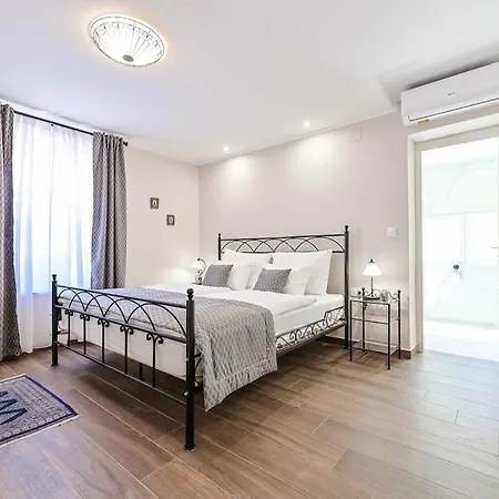 Villa Maria *